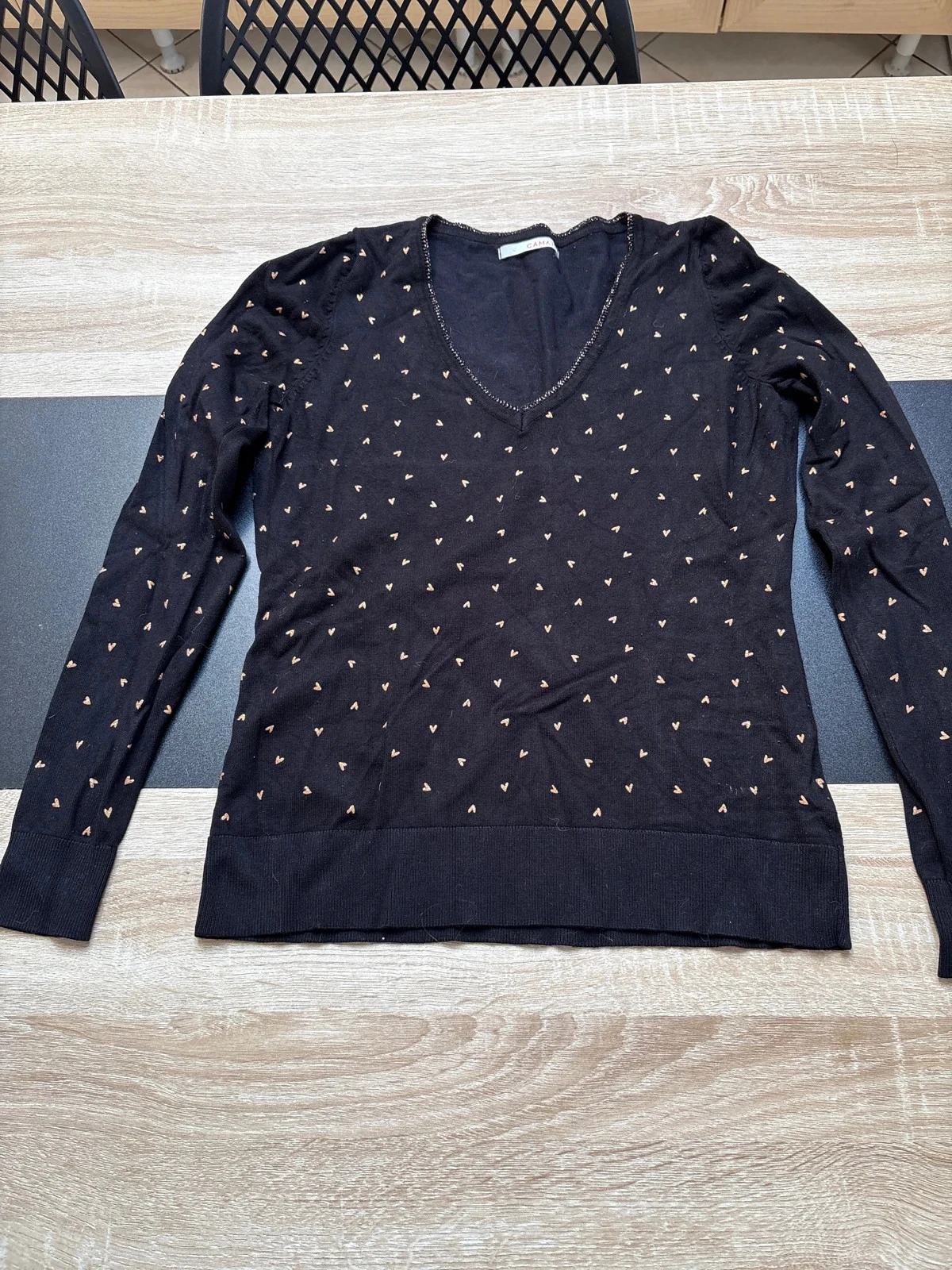 Pull col en V motif cœur taille M